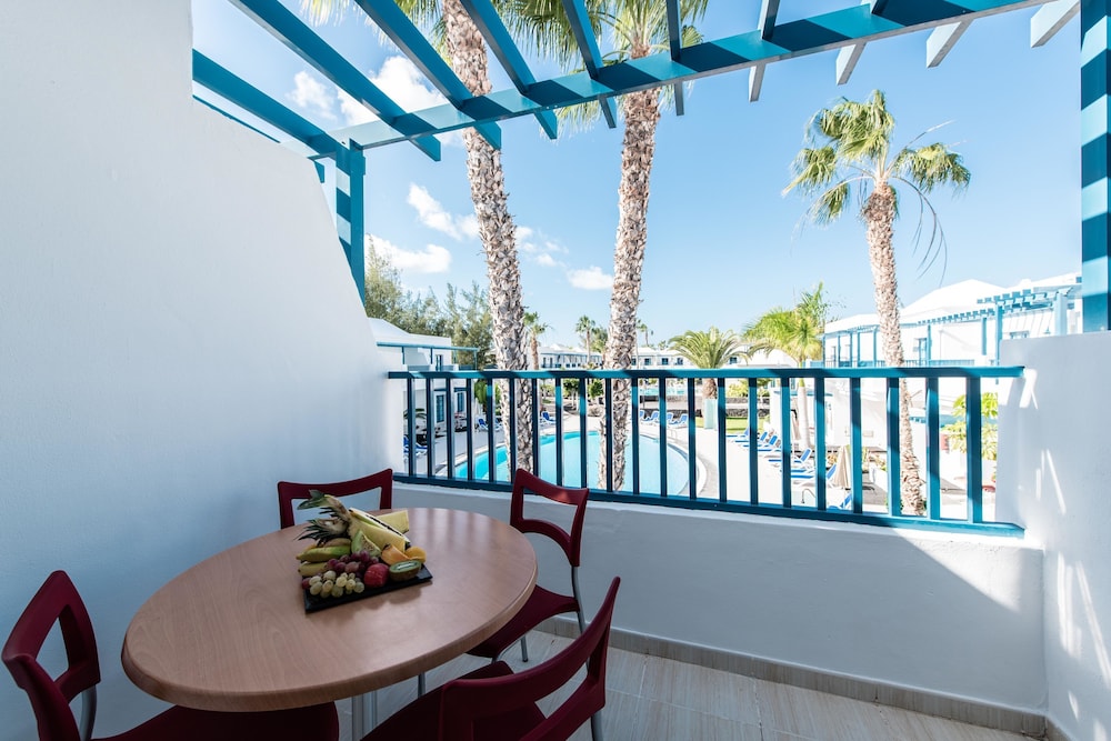 THB Tropical Island Aparthotel — Hotel rooms in Playa Blanca, Canary Islands