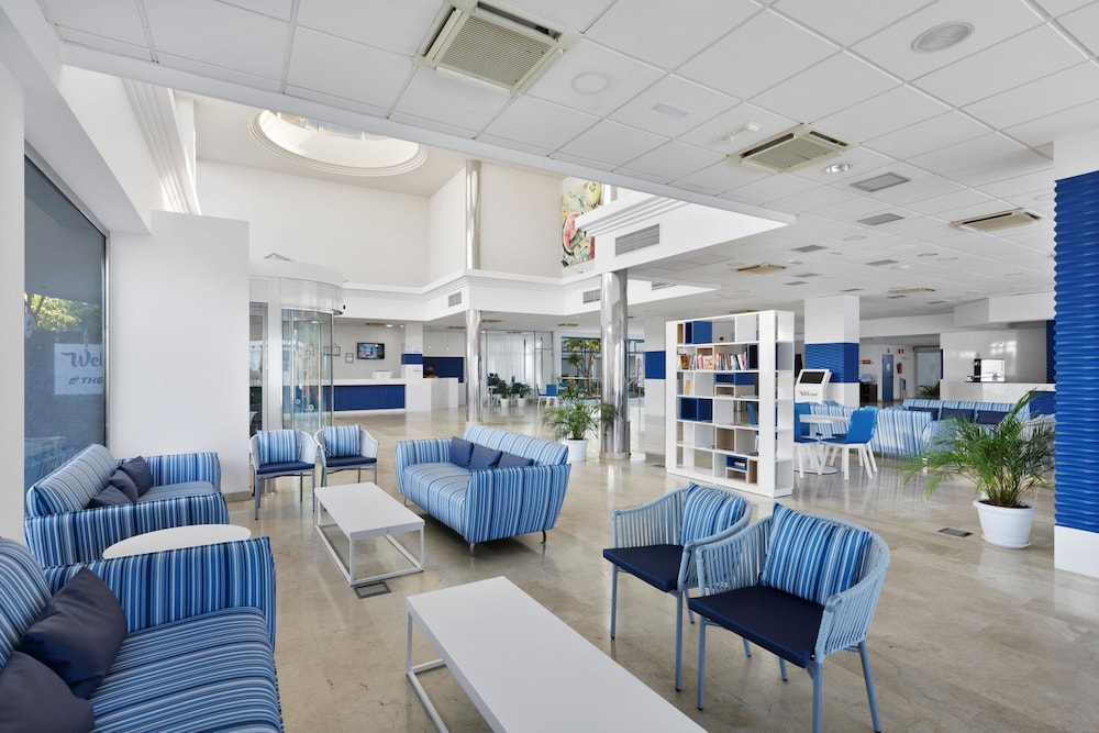 THB Tropical Island Aparthotel — Hotel building in Playa Blanca, Canary Islands