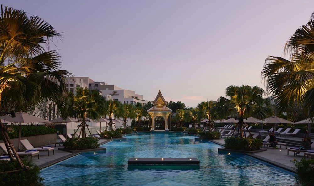 Chatrium Grand Bangkok — Swimming pool in Bangkok, Bangkok