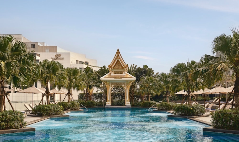Chatrium Grand Bangkok — Swimming pool in Bangkok, Bangkok