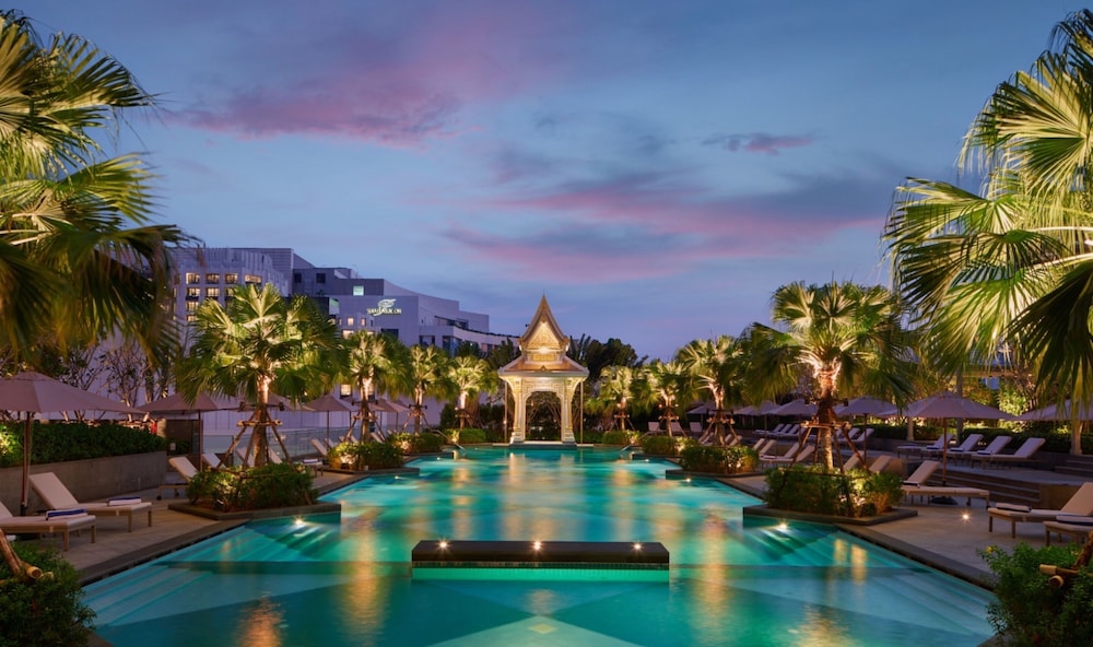 Chatrium Grand Bangkok — Swimming pool in Bangkok, Bangkok