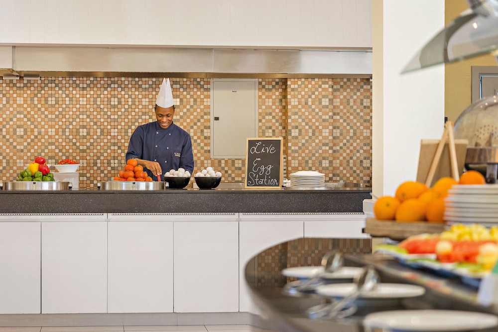 Al Hamra Village Hotel — Restaurant & bars in Ras al Khaimah