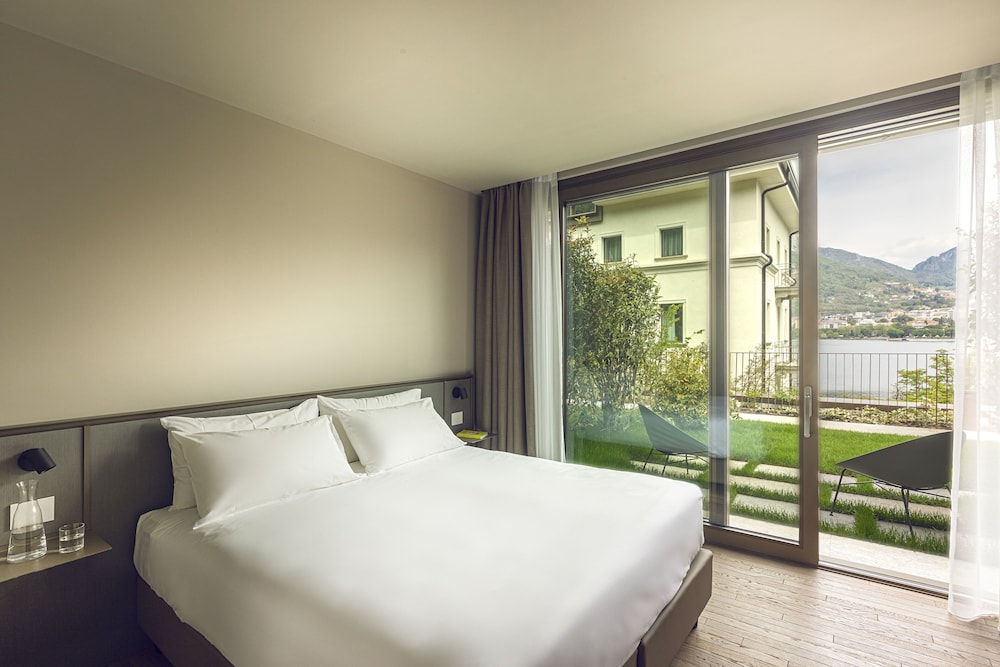 Hotel Promessi Sposi — Hotel rooms in Malgrate, Lombardy