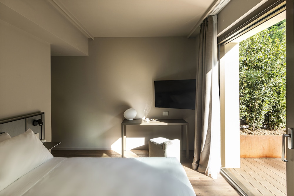 Hotel Promessi Sposi — Hotel rooms in Malgrate, Lombardy
