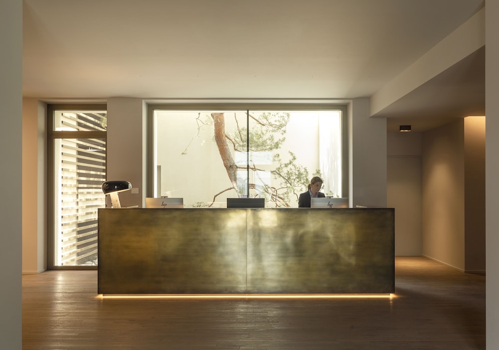 Hotel Promessi Sposi — Hotel building in Malgrate, Lombardy