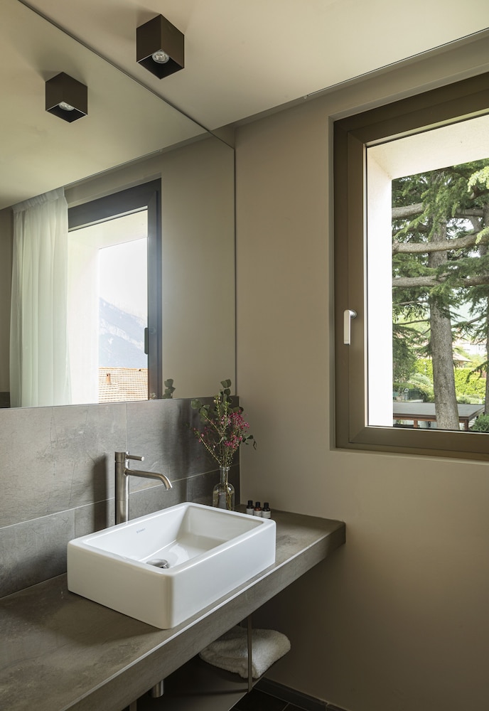 Hotel Promessi Sposi — Hotel rooms in Malgrate, Lombardy