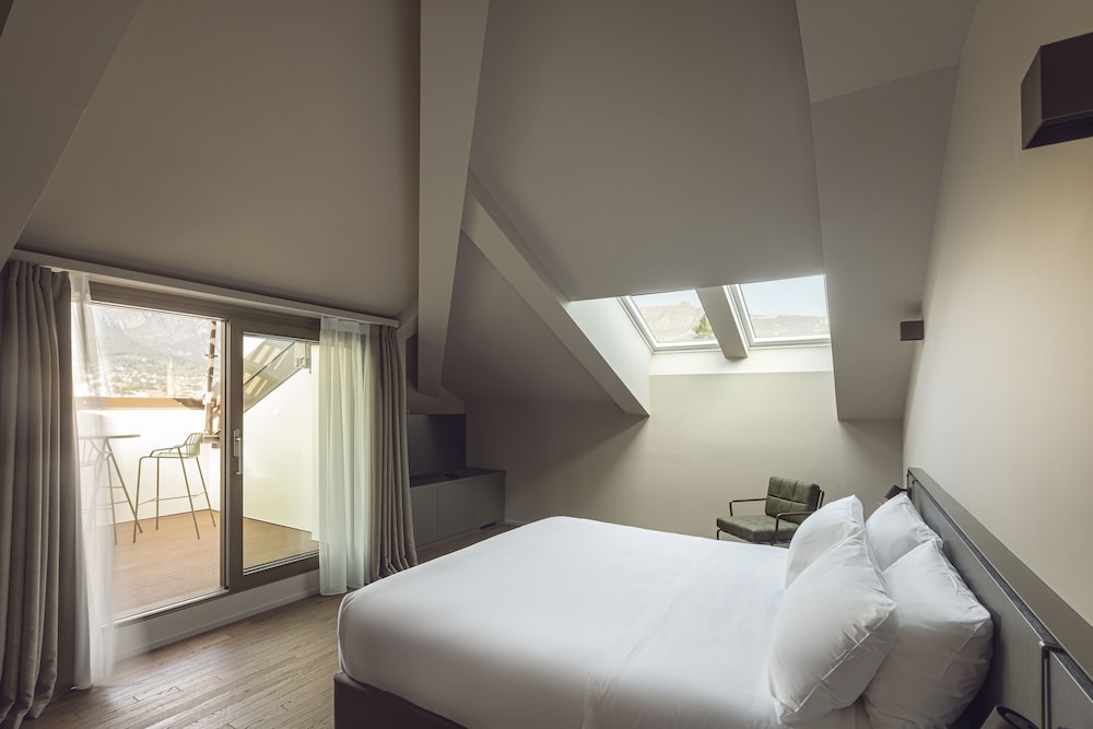 Hotel Promessi Sposi — Hotel rooms in Malgrate, Lombardy
