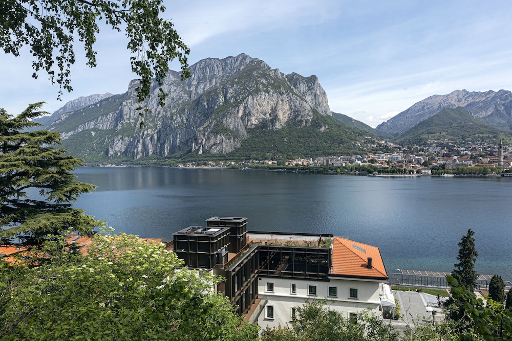 Hotel Promessi Sposi — Hotel building in Malgrate, Lombardy