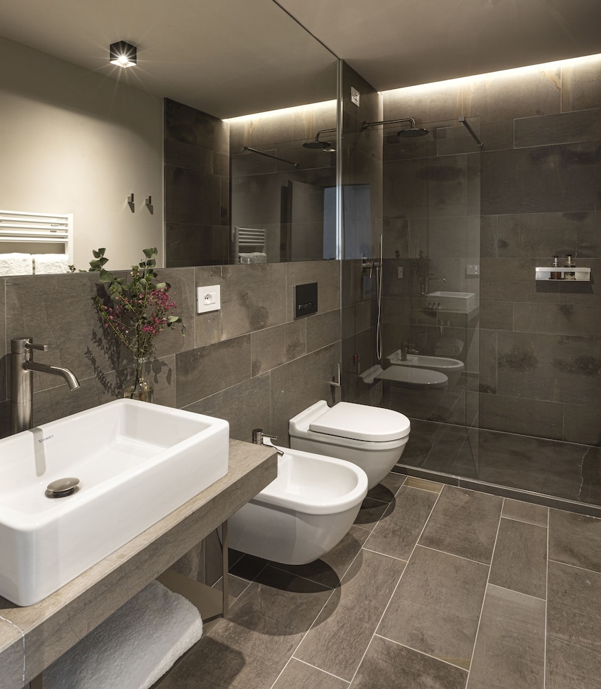 Hotel Promessi Sposi — Hotel rooms in Malgrate, Lombardy