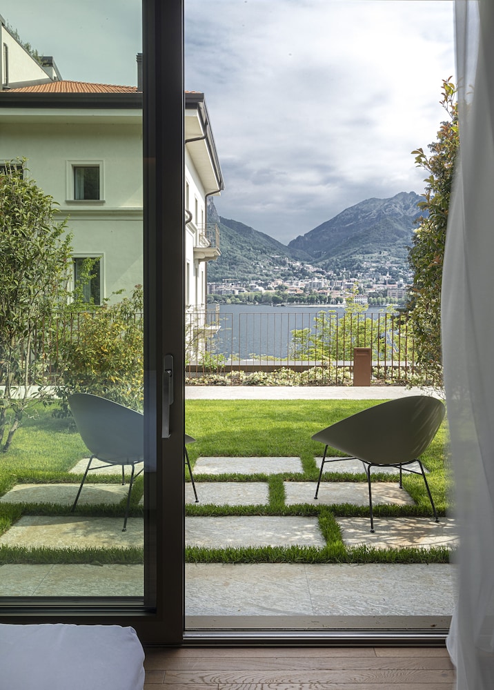 Hotel Promessi Sposi — Hotel rooms in Malgrate, Lombardy