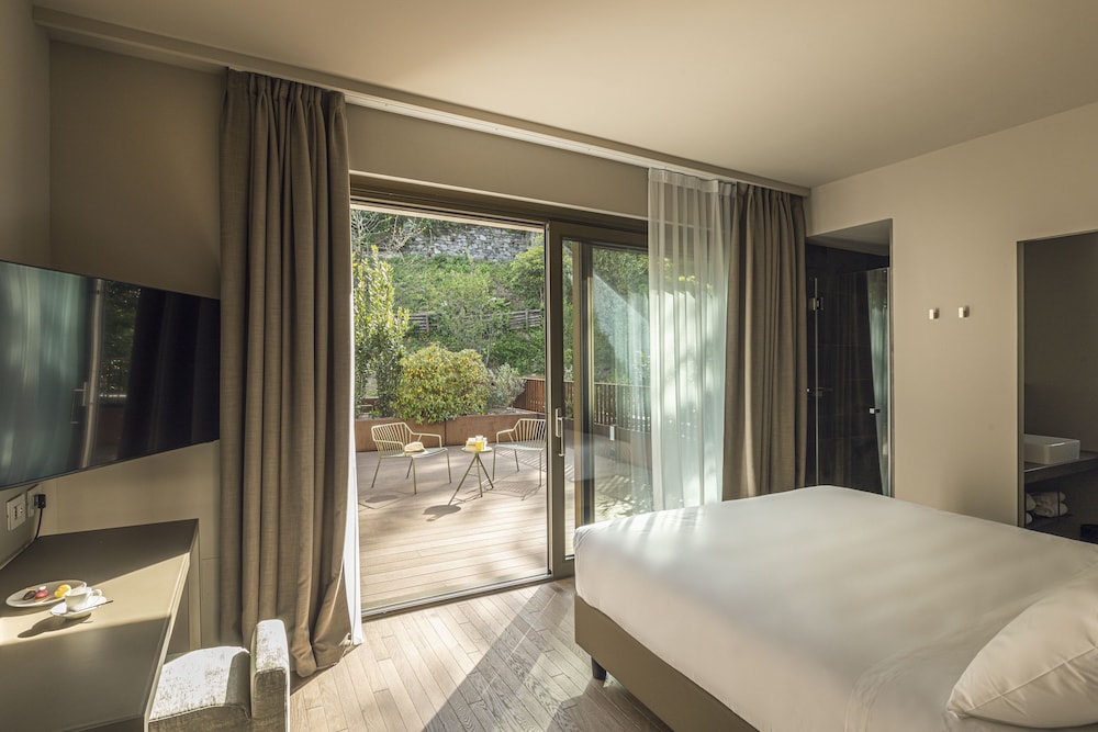 Hotel Promessi Sposi — Hotel rooms in Malgrate, Lombardy