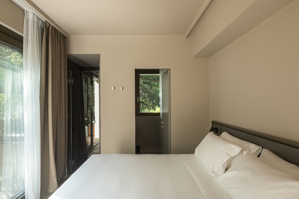 Hotel Promessi Sposi — Hotel rooms in Malgrate, Lombardy