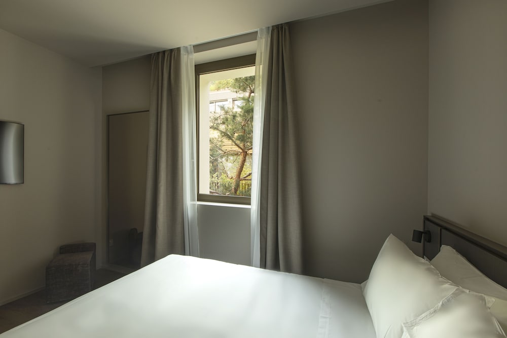 Hotel Promessi Sposi — Hotel rooms in Malgrate, Lombardy