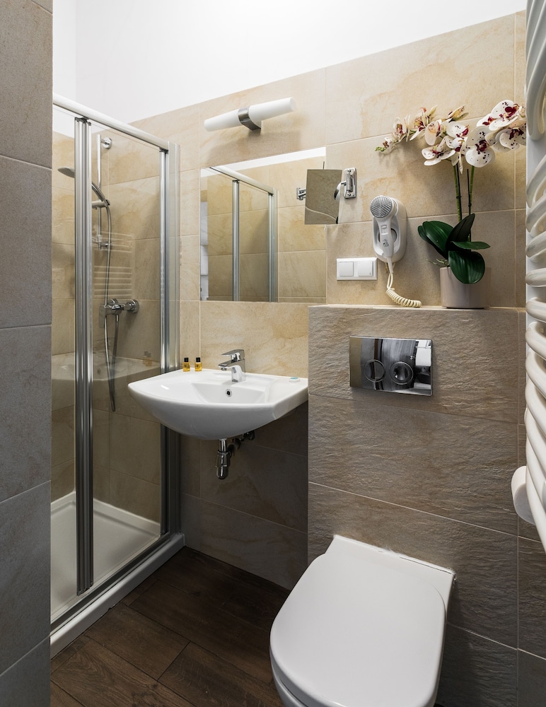 G12 Aparthotel — Hotel rooms in Krakow, Lesser Poland