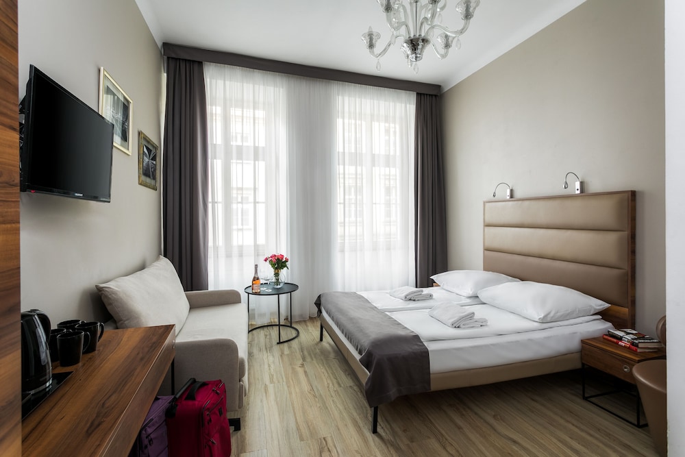 G12 Aparthotel — Hotel rooms in Krakow, Lesser Poland