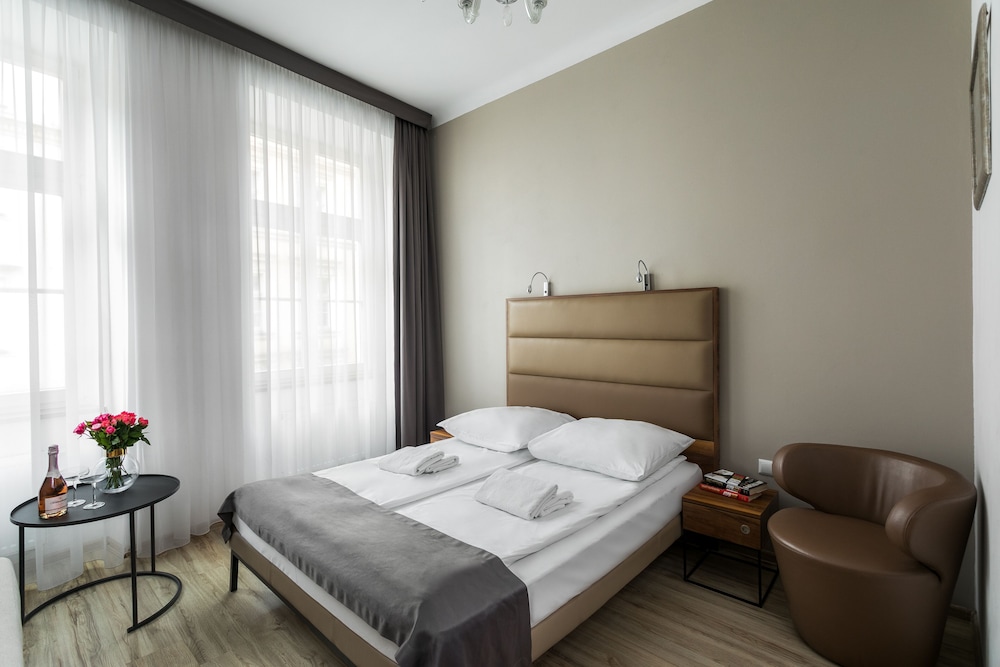 G12 Aparthotel — Hotel rooms in Krakow, Lesser Poland