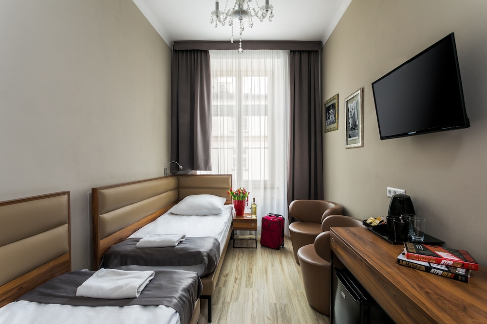 G12 Aparthotel — Hotel rooms in Krakow, Lesser Poland