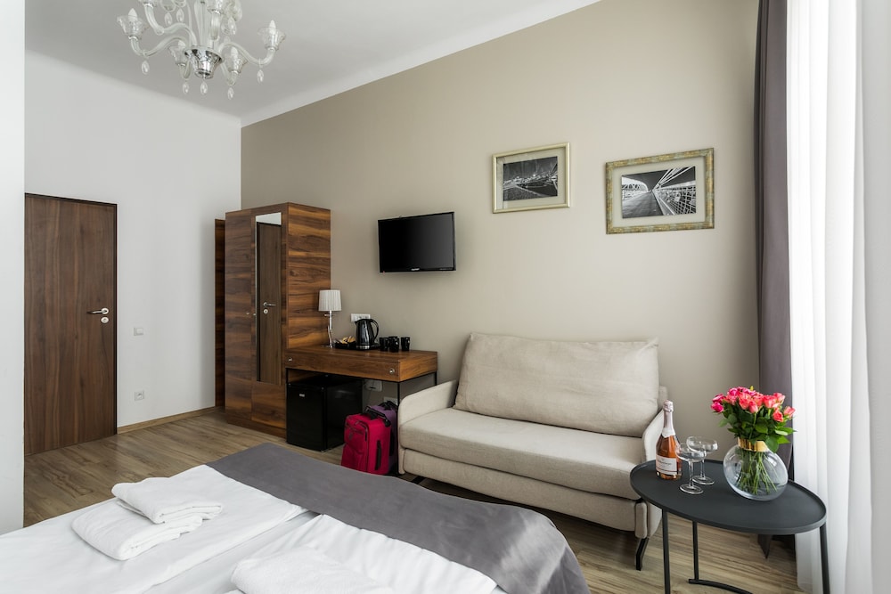G12 Aparthotel — Hotel rooms in Krakow, Lesser Poland