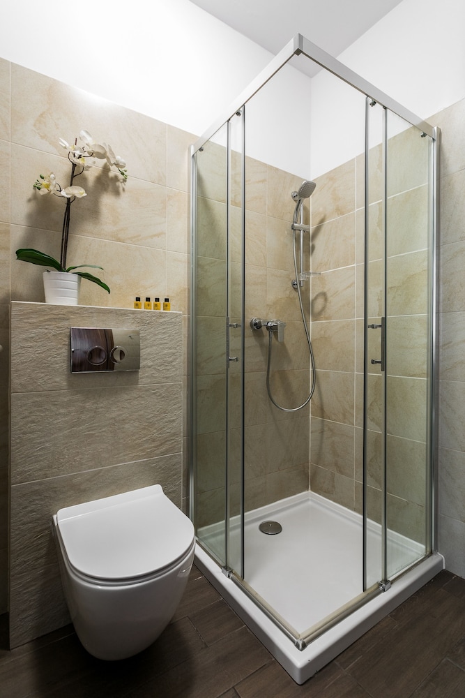G12 Aparthotel — Hotel rooms in Krakow, Lesser Poland