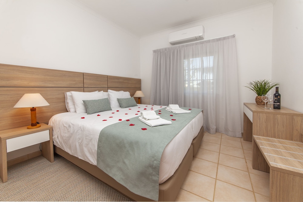 Atalaia Sol — Hotel rooms in Lagos, Faro