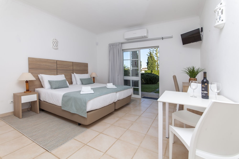 Atalaia Sol — Hotel rooms in Lagos, Faro