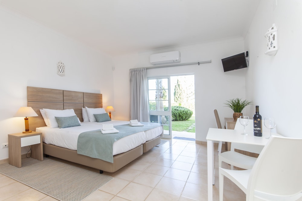 Atalaia Sol — Hotel rooms in Lagos, Faro