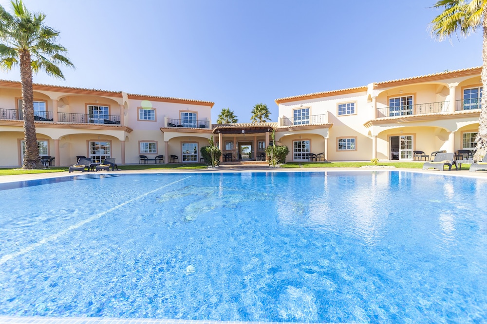 Atalaia Sol — Hotel building in Lagos, Faro