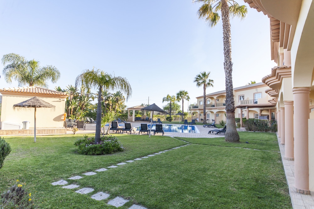 Atalaia Sol — Swimming pool in Lagos, Faro
