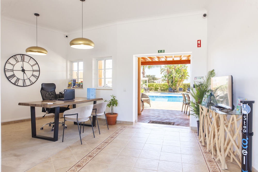 Atalaia Sol — Swimming pool in Lagos, Faro
