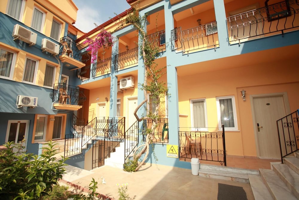Turk Hotel — Hotel building in Fethiye, Mugla