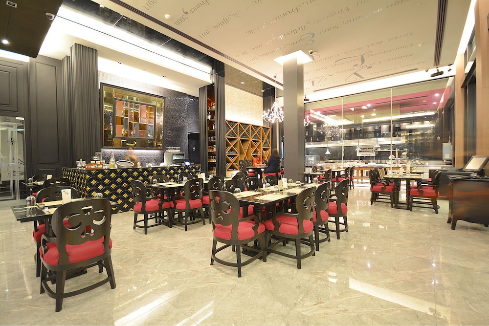 TSix5 Quarter — Restaurant & bars in Pattaya, Chonburi