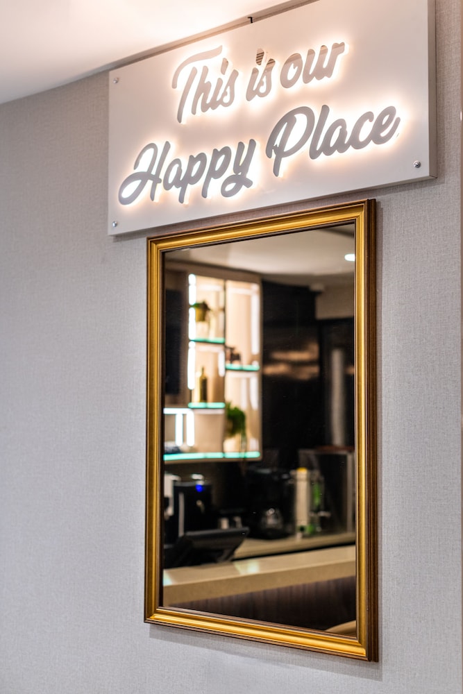 Aprilis Deluxe Hotel — Restaurant & bars in Istanbul, Istanbul