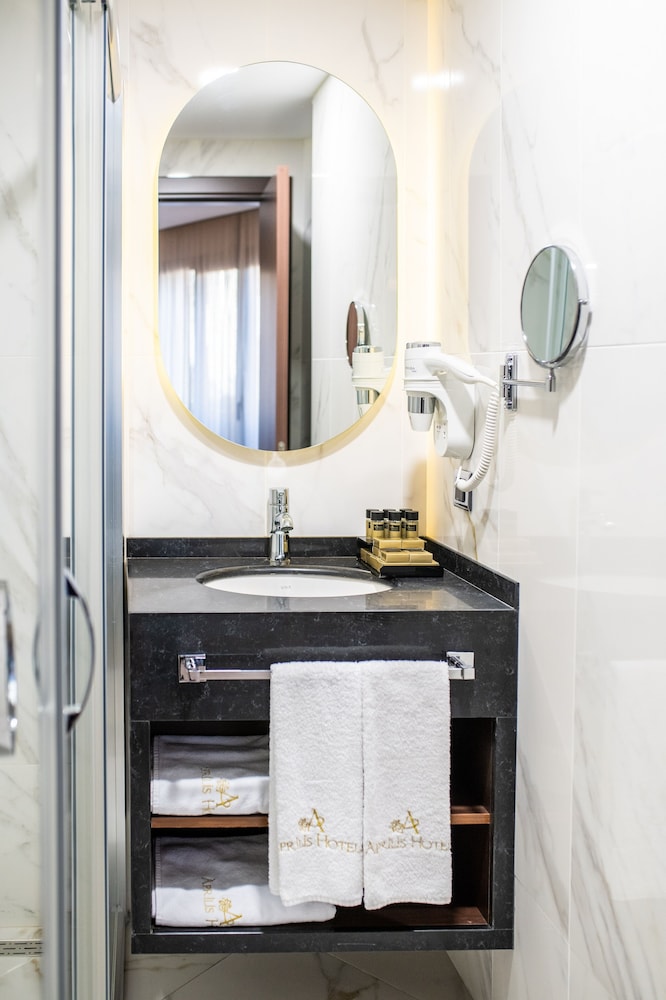 Aprilis Deluxe Hotel — Hotel rooms in Istanbul, Istanbul