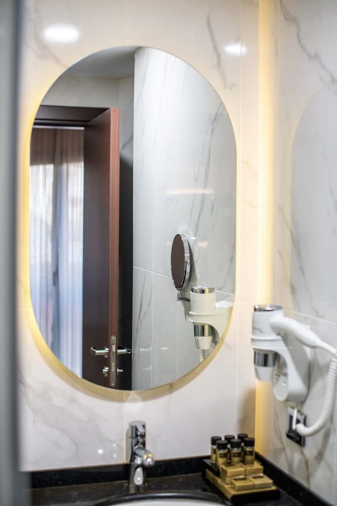 Aprilis Deluxe Hotel — Hotel rooms in Istanbul, Istanbul