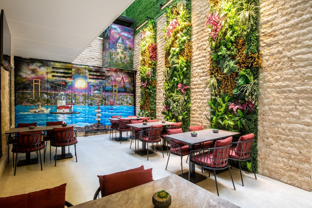 Aprilis Deluxe Hotel — Restaurant & bars in Istanbul, Istanbul