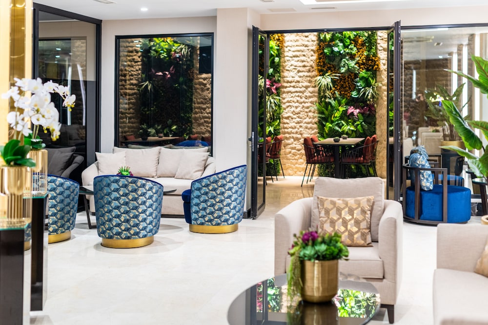 Aprilis Deluxe Hotel — Restaurant & bars in Istanbul, Istanbul