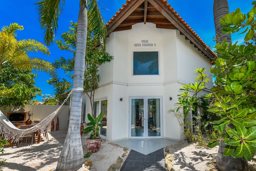 Swiss Paradise Aruba — Hotel building in Noord, Aruba
