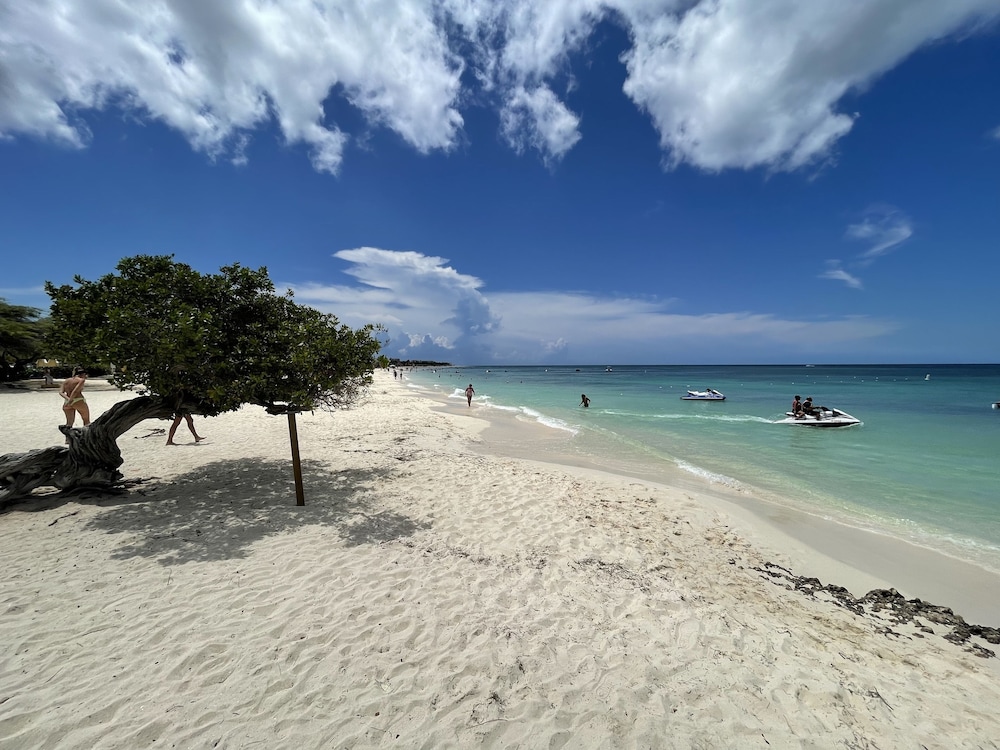 Swiss Paradise Aruba — Beach in Noord, Aruba