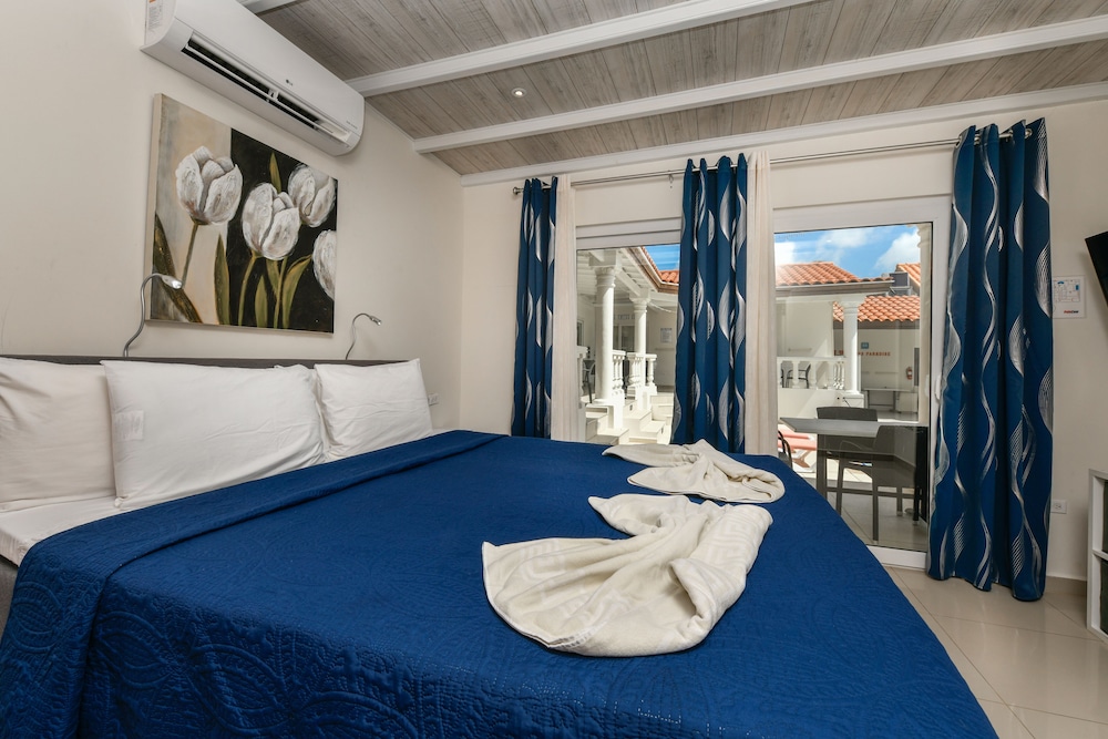 Swiss Paradise Aruba — Hotel rooms in Noord, Aruba