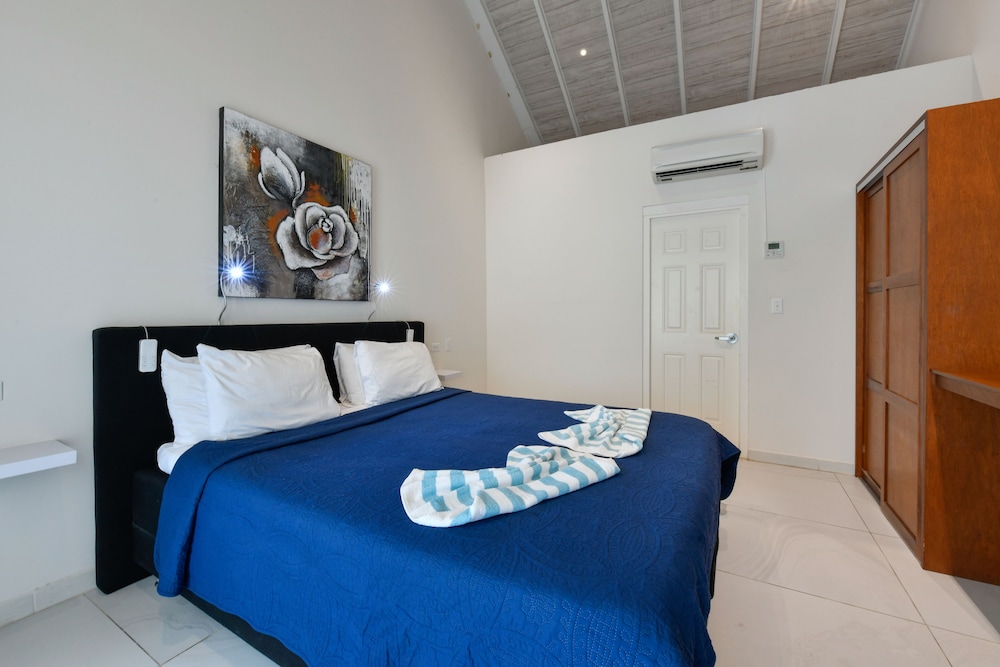Swiss Paradise Aruba — Hotel rooms in Noord, Aruba