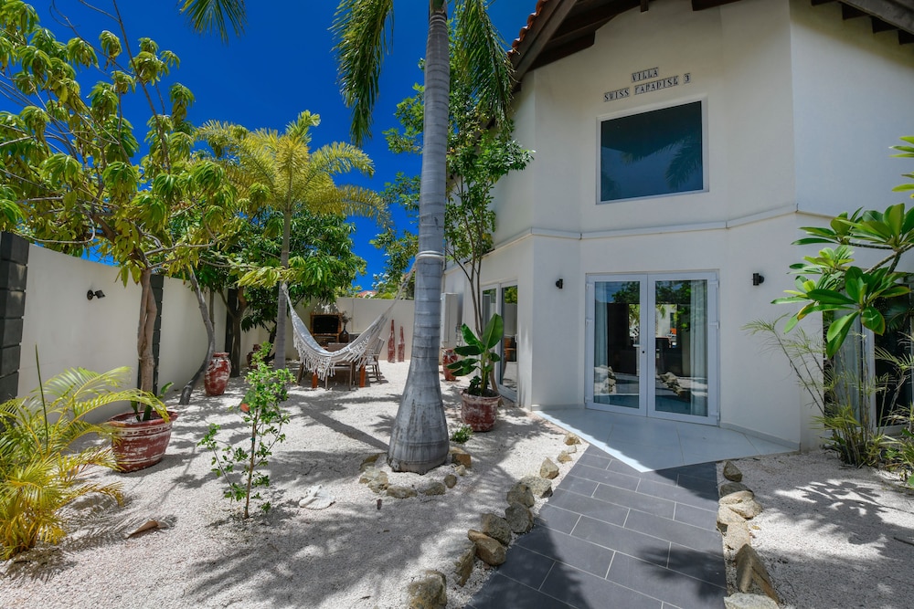 Swiss Paradise Aruba — Hotel building in Noord, Aruba