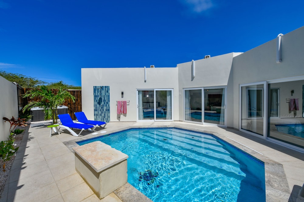 Swiss Paradise Aruba — Swimming pool in Noord, Aruba
