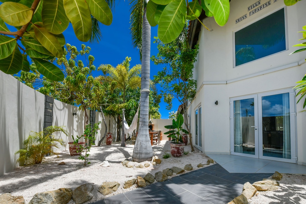 Swiss Paradise Aruba — Hotel building in Noord, Aruba