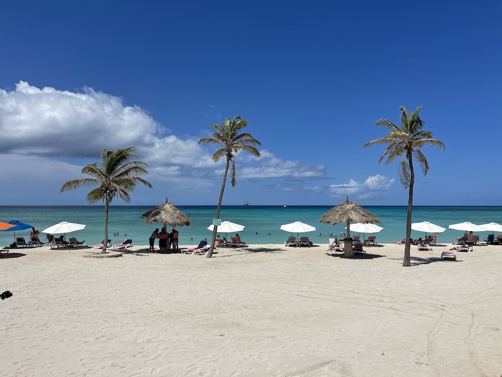 Swiss Paradise Aruba — Beach in Noord, Aruba