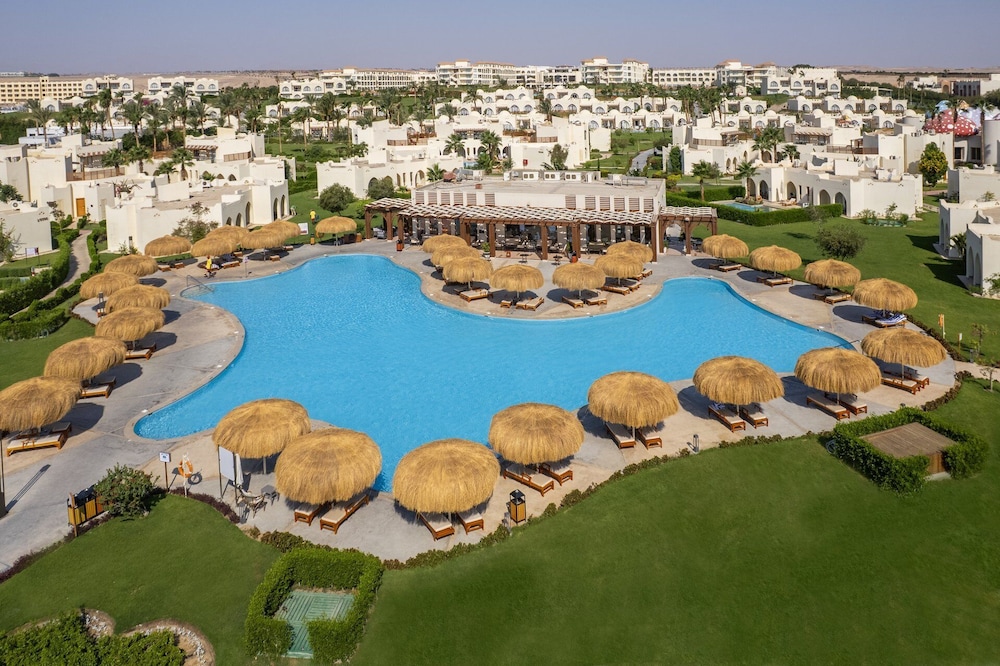 Xanadu Makadi Bay - High Class All Inclusive — Swimming pool in Makadi Bay, Red Sea