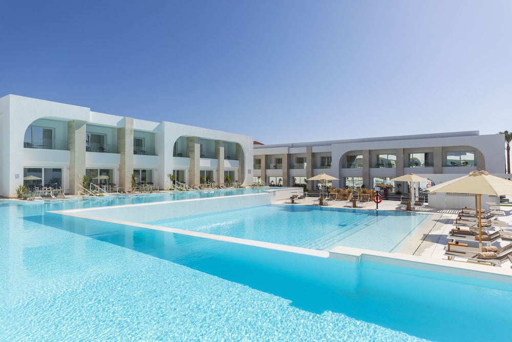 White Hills Resort — Swimming pool in Sharm El Sheikh, Red Sea