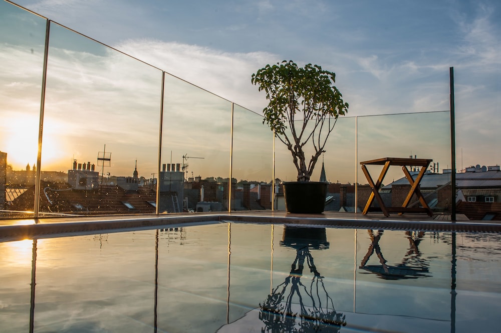 The Emblem Prague Hotel — Swimming pool in Prague, Prague