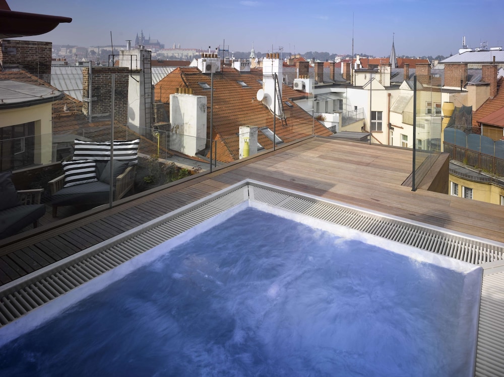 The Emblem Prague Hotel — Swimming pool in Prague, Prague