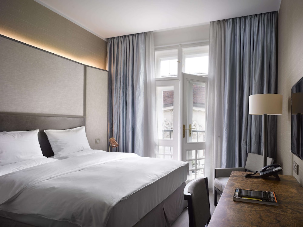 The Emblem Prague Hotel — Hotel rooms in Prague, Prague