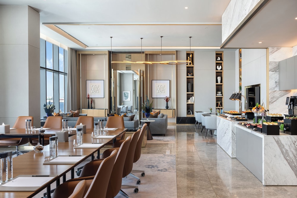 Address Creek Harbour — Restaurant & bars in Dubai